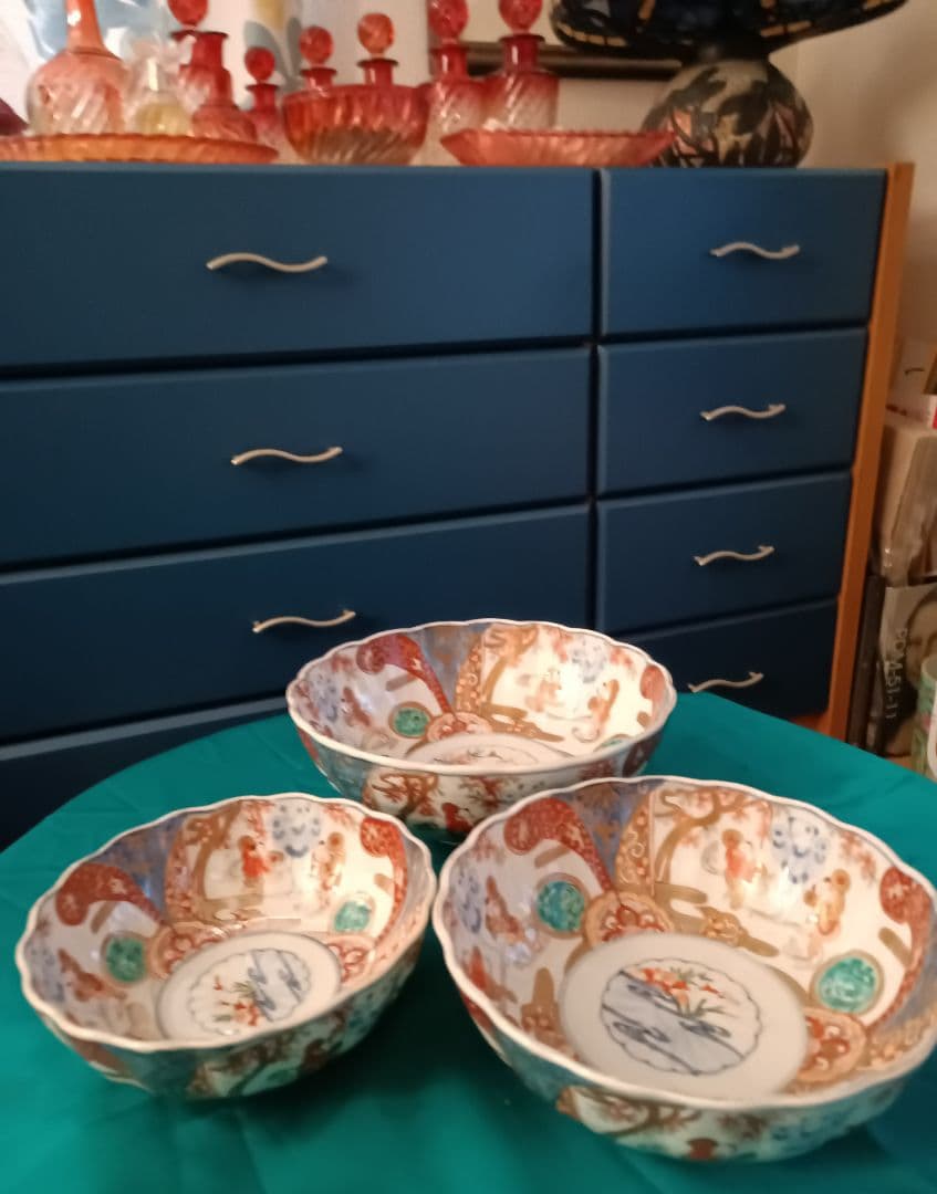 古伊万里　金彩染め付け　赤絵唐子人物絵　三つ鉢揃い　菓子鉢　美術品　江戸期