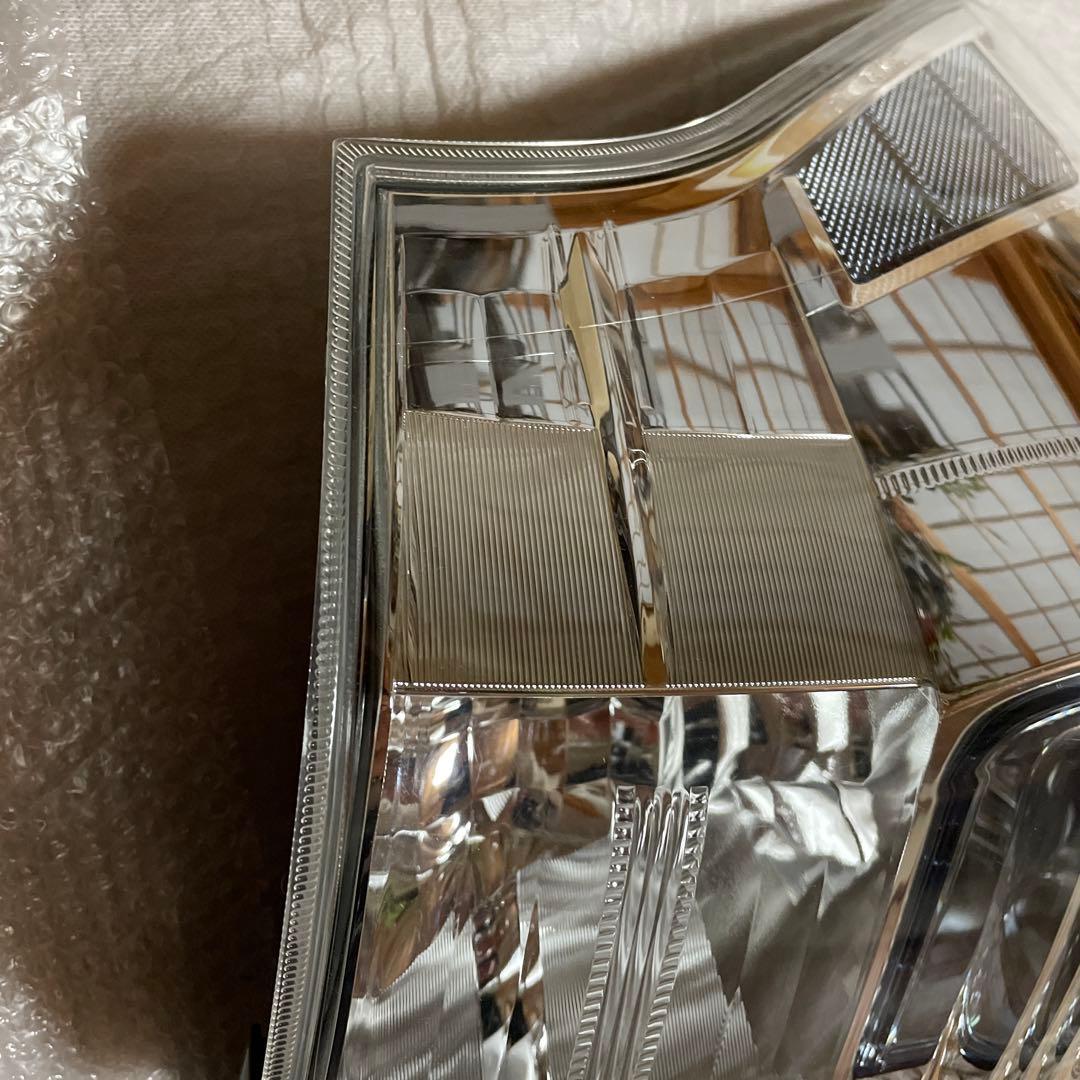 トヨタ純正プリウスα 左テールランプ　STANLEY47-46