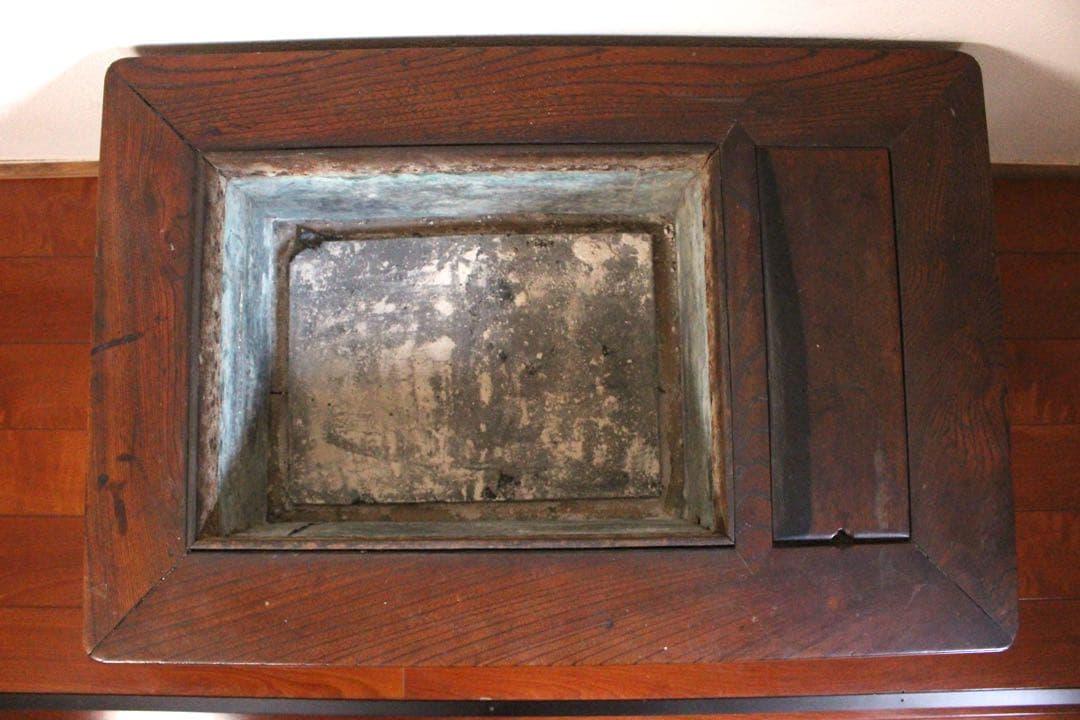 M*u様 No4524 時代　欅材　黒柿　関西火鉢　横73×縦49cm 引出し付