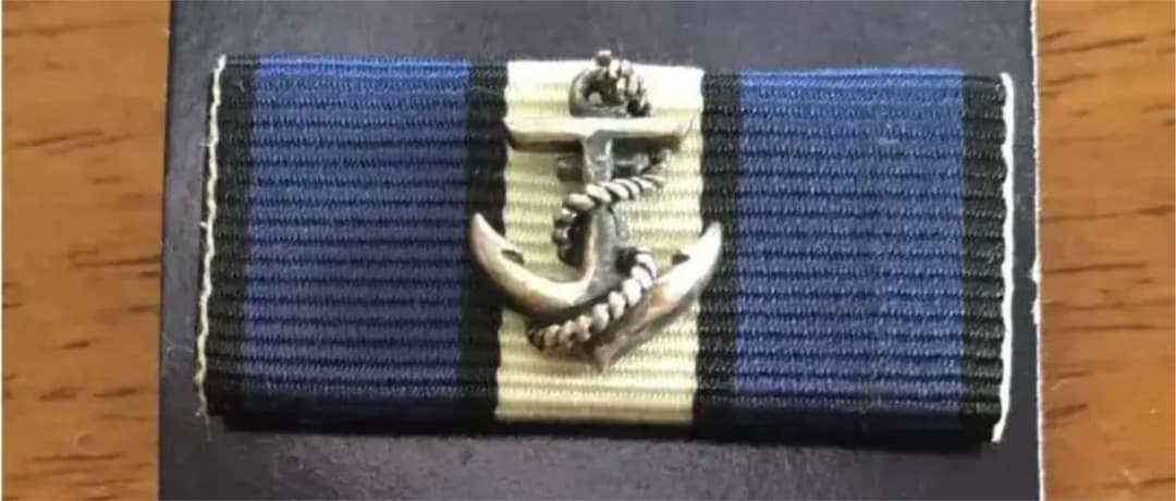 ピンバッジ  碇 マリーン JUN