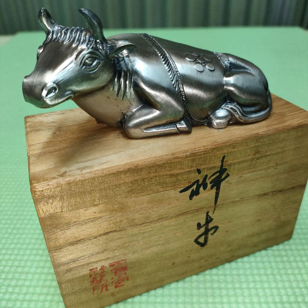 【新春特価 】神牛　大阪天満宮　置物　撫で牛　金属製　木製箱入　牛の置物