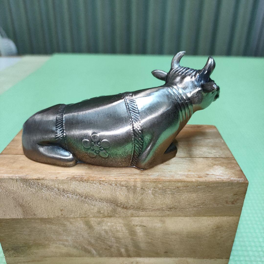 【新春特価 】神牛　大阪天満宮　置物　撫で牛　金属製　木製箱入　牛の置物