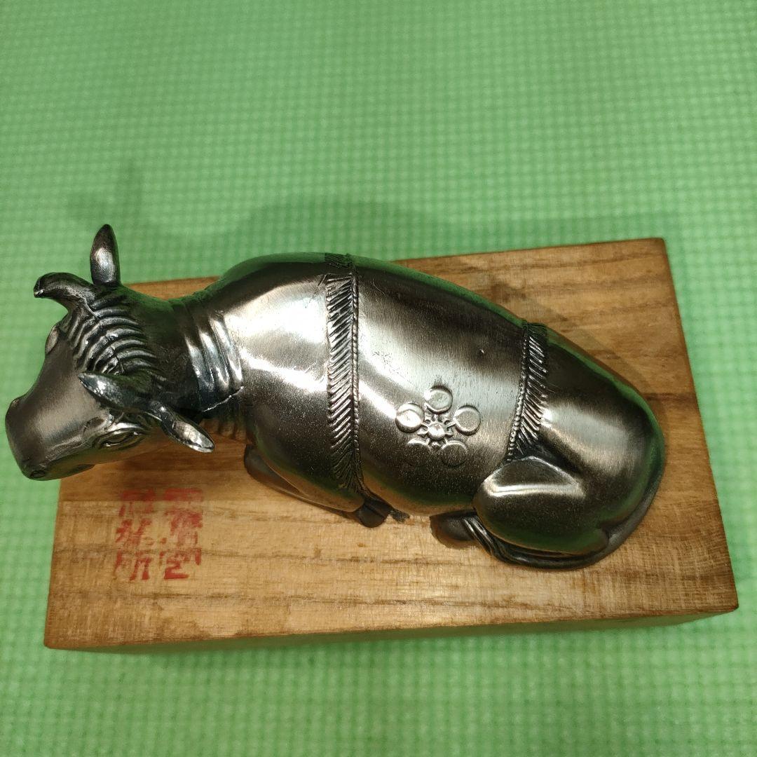 【新春特価 】神牛　大阪天満宮　置物　撫で牛　金属製　木製箱入　牛の置物