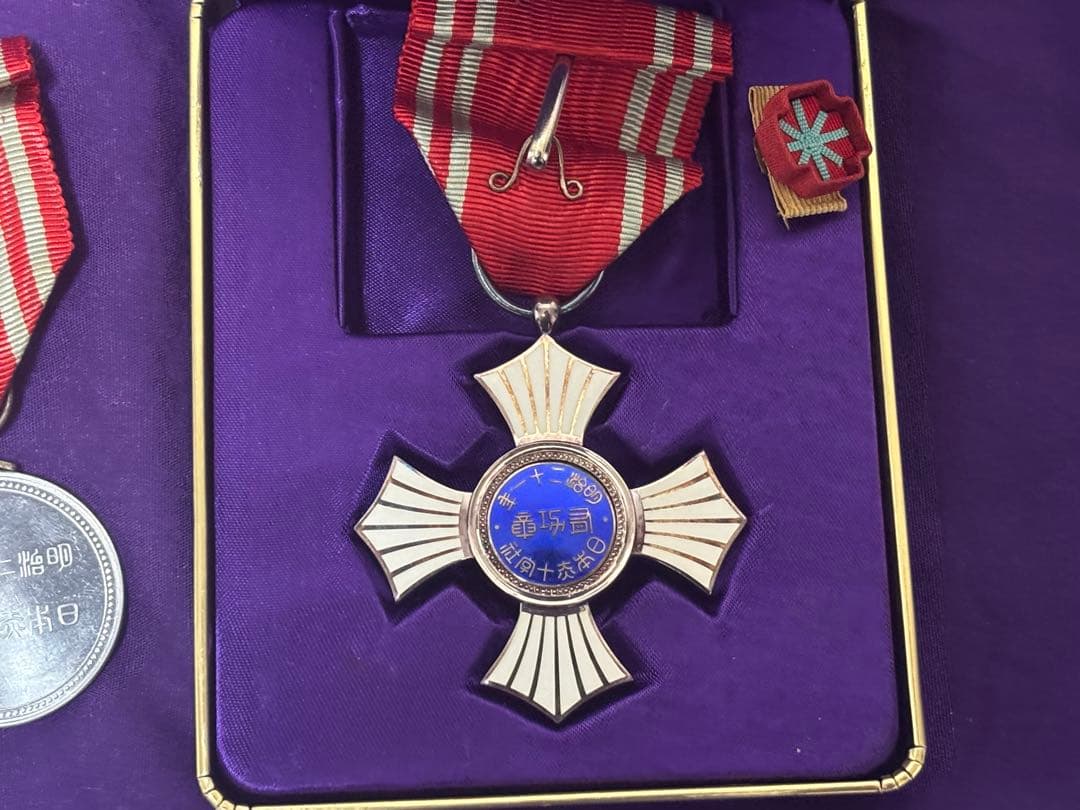 日本赤十字社銀色有功章 日本赤十字社系 勲章 3点まとめ売り