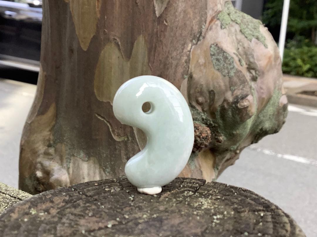 ✳極上物　本物ジェダイト　糸魚川翡翠勾玉　最安値卸し‼️ 守護石に　鑑定機関鑑…