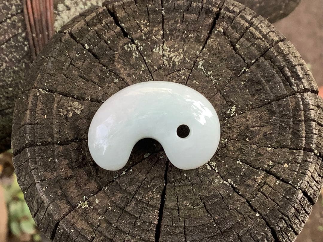 ✳極上物　本物ジェダイト　糸魚川翡翠勾玉　最安値卸し‼️ 守護石に　鑑定機関鑑…