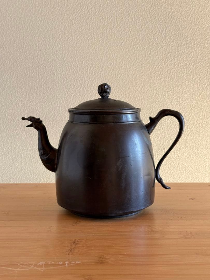 ドラゴン注ぎ口の銅製ティーポット