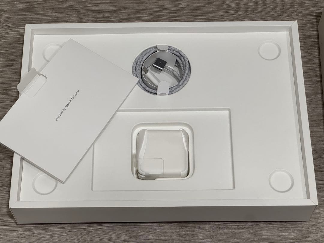 美品 13インチ M2 MacBook Air 256GB 本体