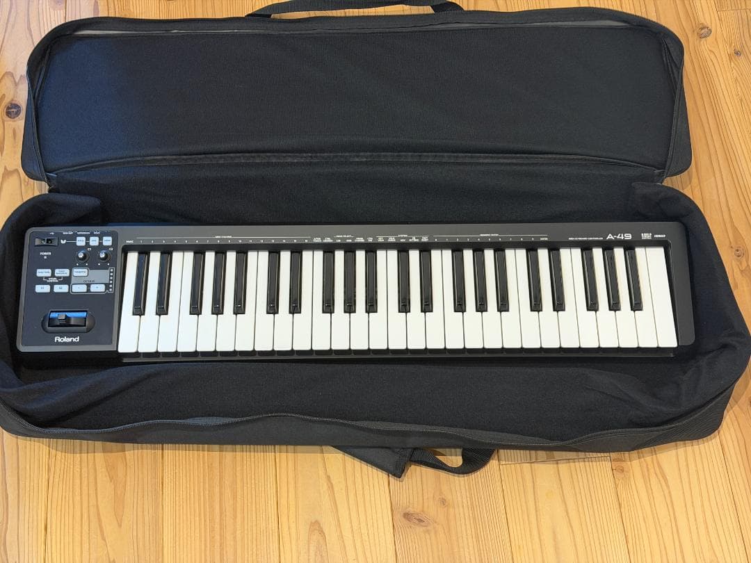 1 / 4 Roland A-49 MIDIキーボード 49鍵+汎用ケース