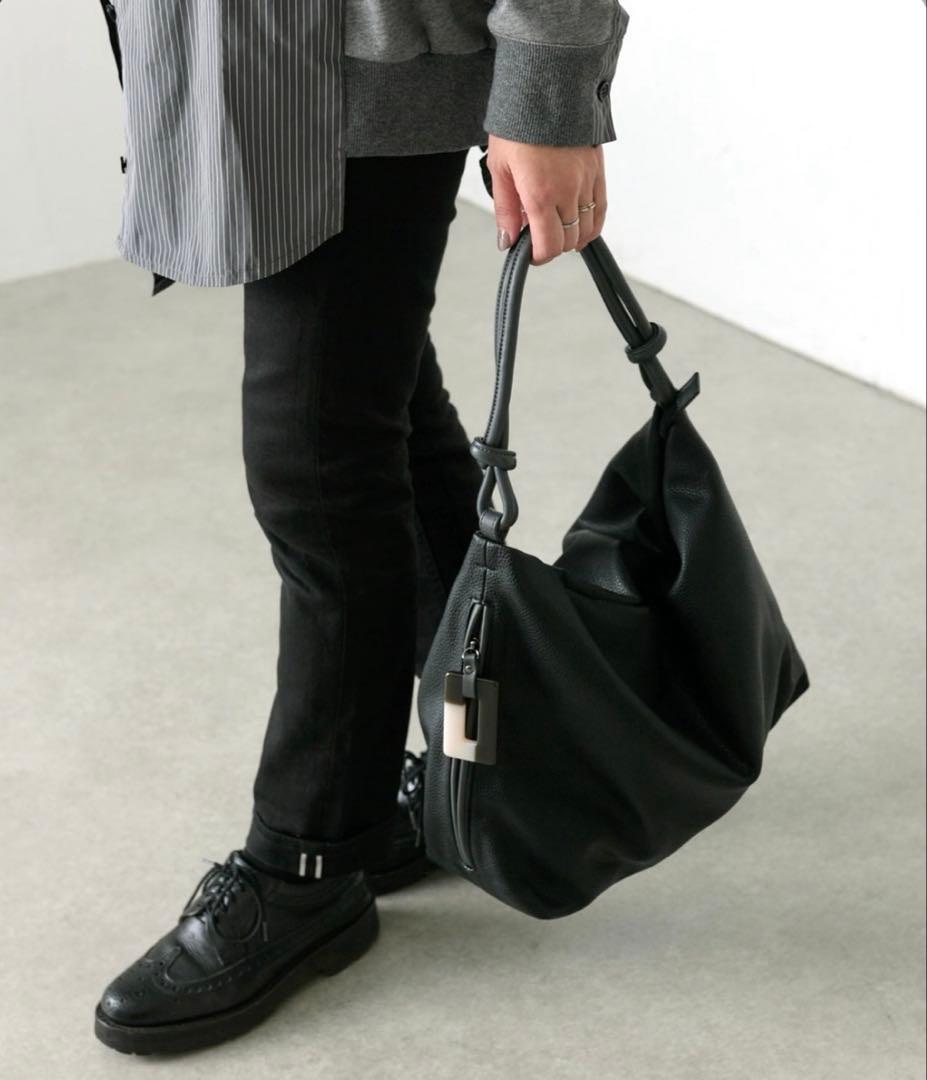 ear PAPILLONNER A4対応 樹脂パーツワンハンドルバッグ　ブラック