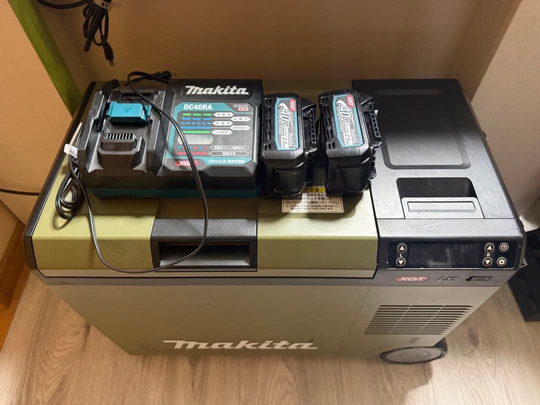 マキタ 18V 40Vmax 充電式保冷温庫 CW004G 4025