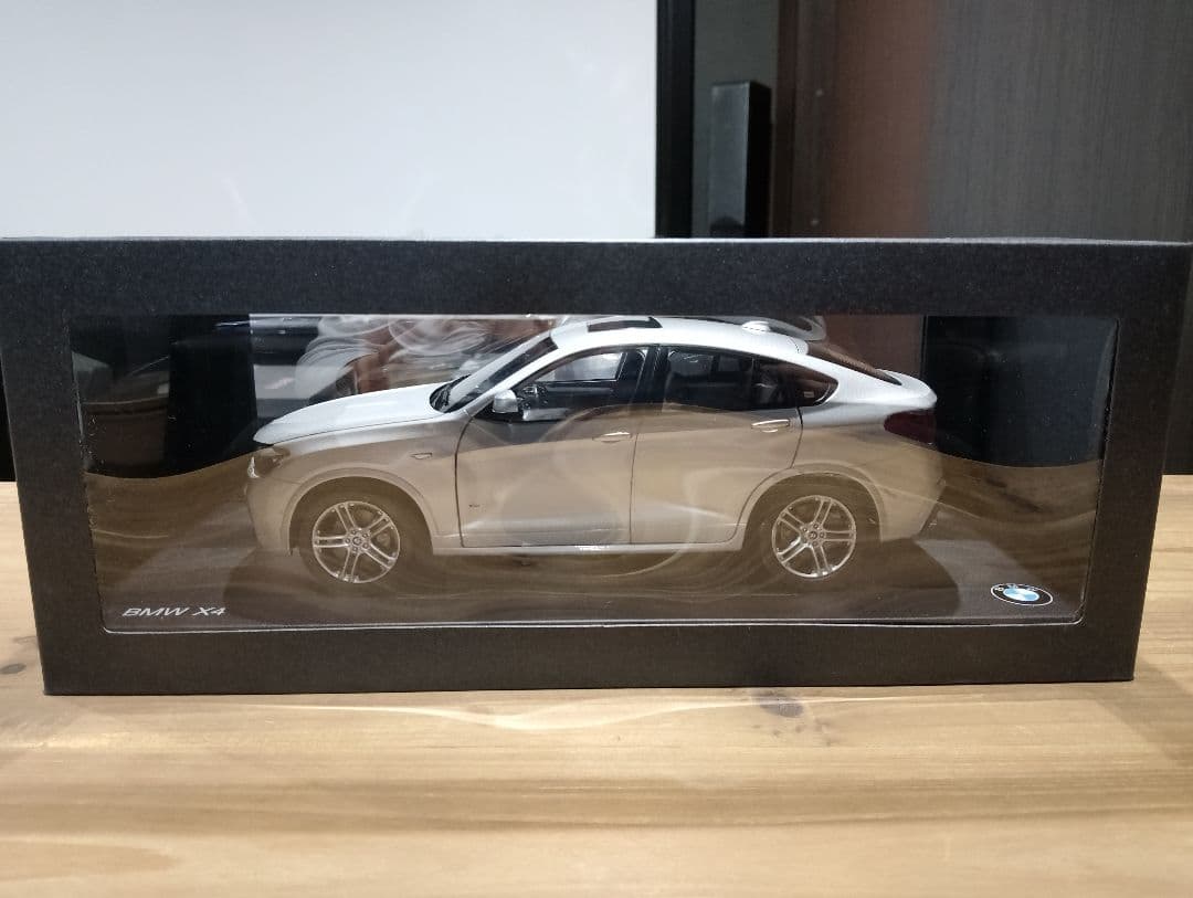1/18 BMW X4 F26　ディーラー品　ミニカー　シルバー