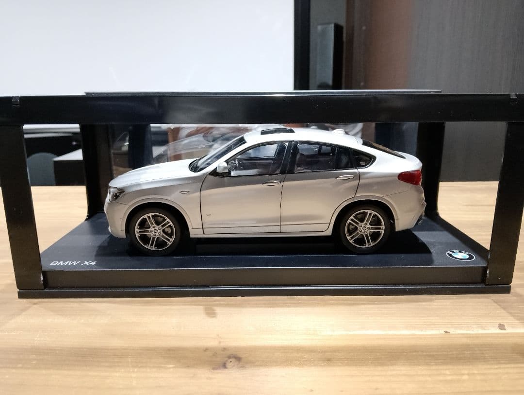 1/18 BMW X4 F26　ディーラー品　ミニカー　シルバー