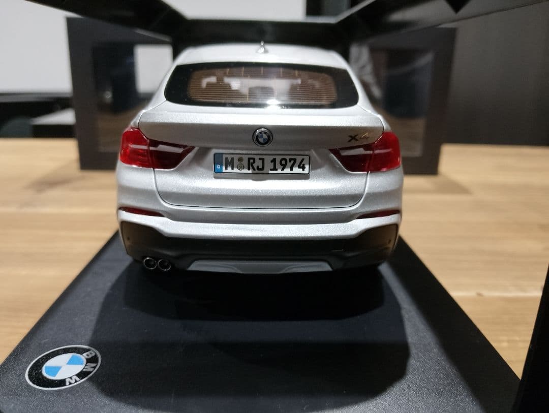 1/18 BMW X4 F26　ディーラー品　ミニカー　シルバー