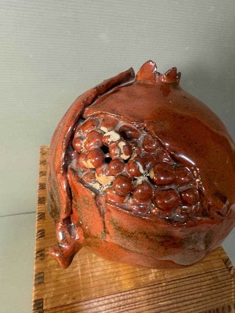 2639 田中太郎作　柘榴鉄釉置物