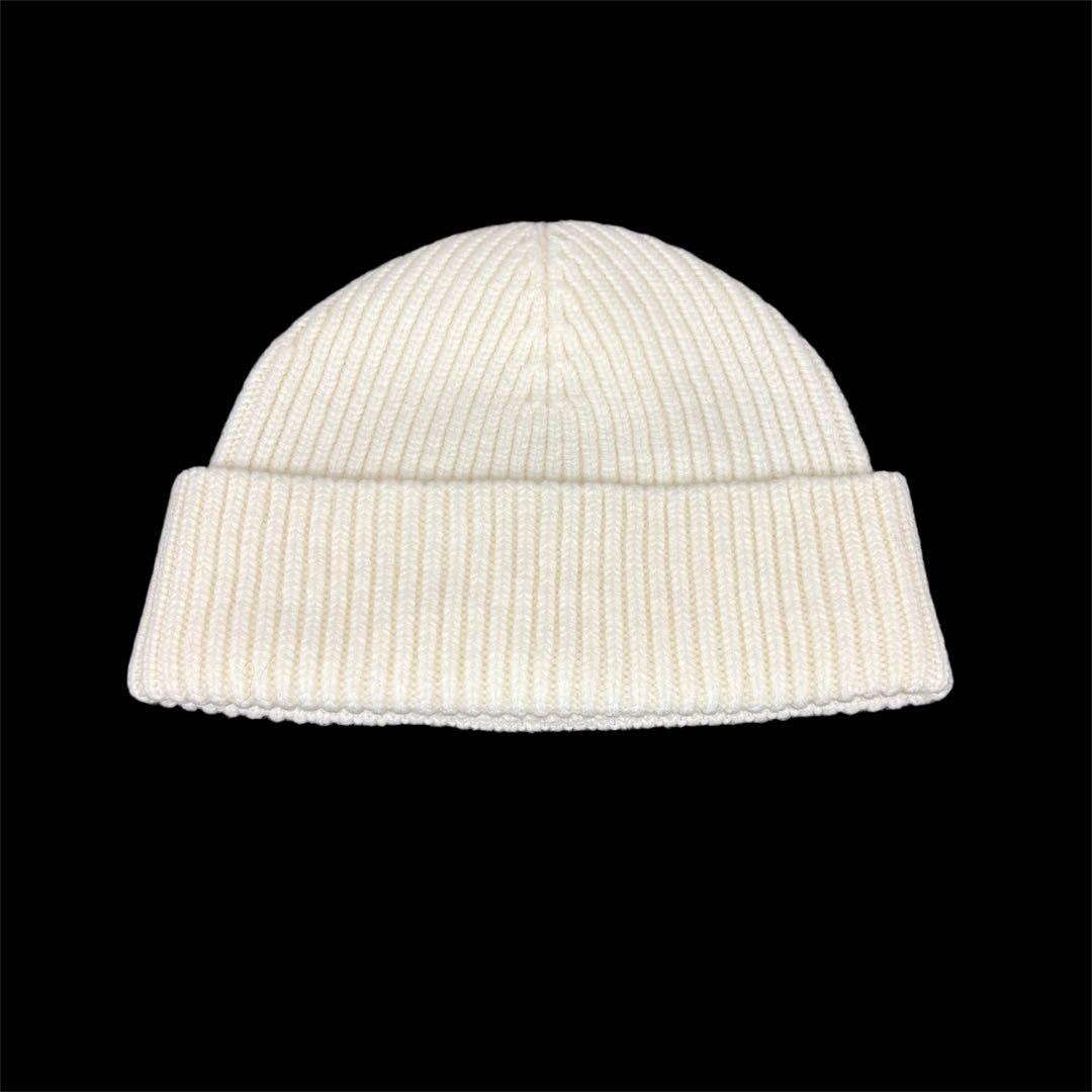 amiparis アミパリス　ビーニー　ニット帽　ホワイト　レッド　ワッペン