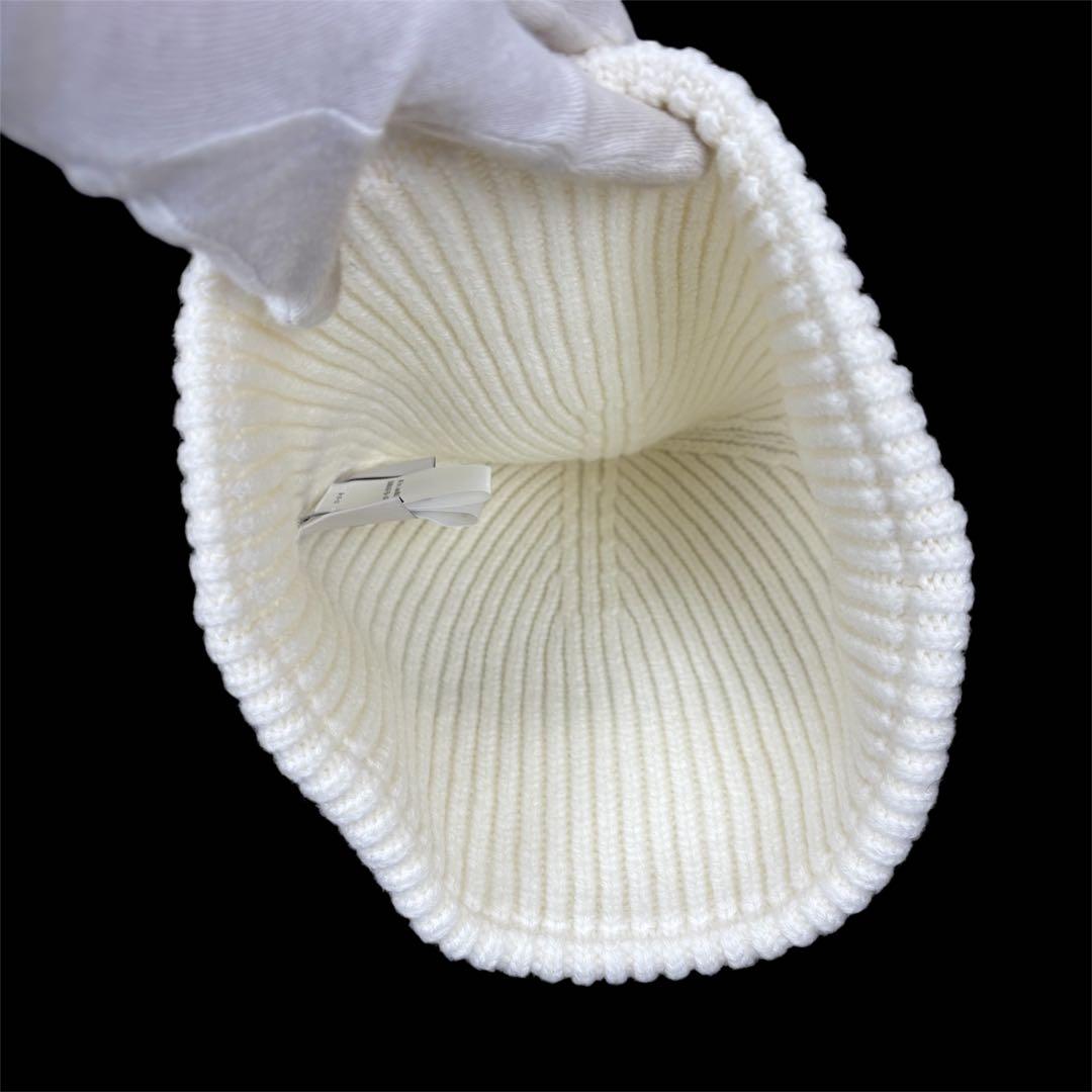 amiparis アミパリス　ビーニー　ニット帽　ホワイト　レッド　ワッペン