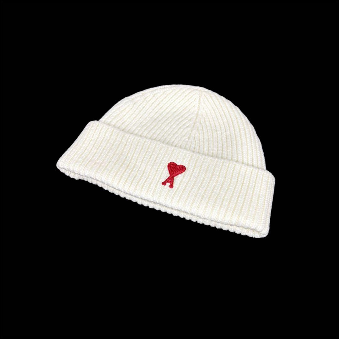 amiparis アミパリス　ビーニー　ニット帽　ホワイト　レッド　ワッペン