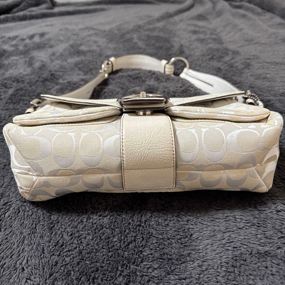 【美品】COACH ソーホー ミニシグネチャー フラップ ワンショルダーバッグ