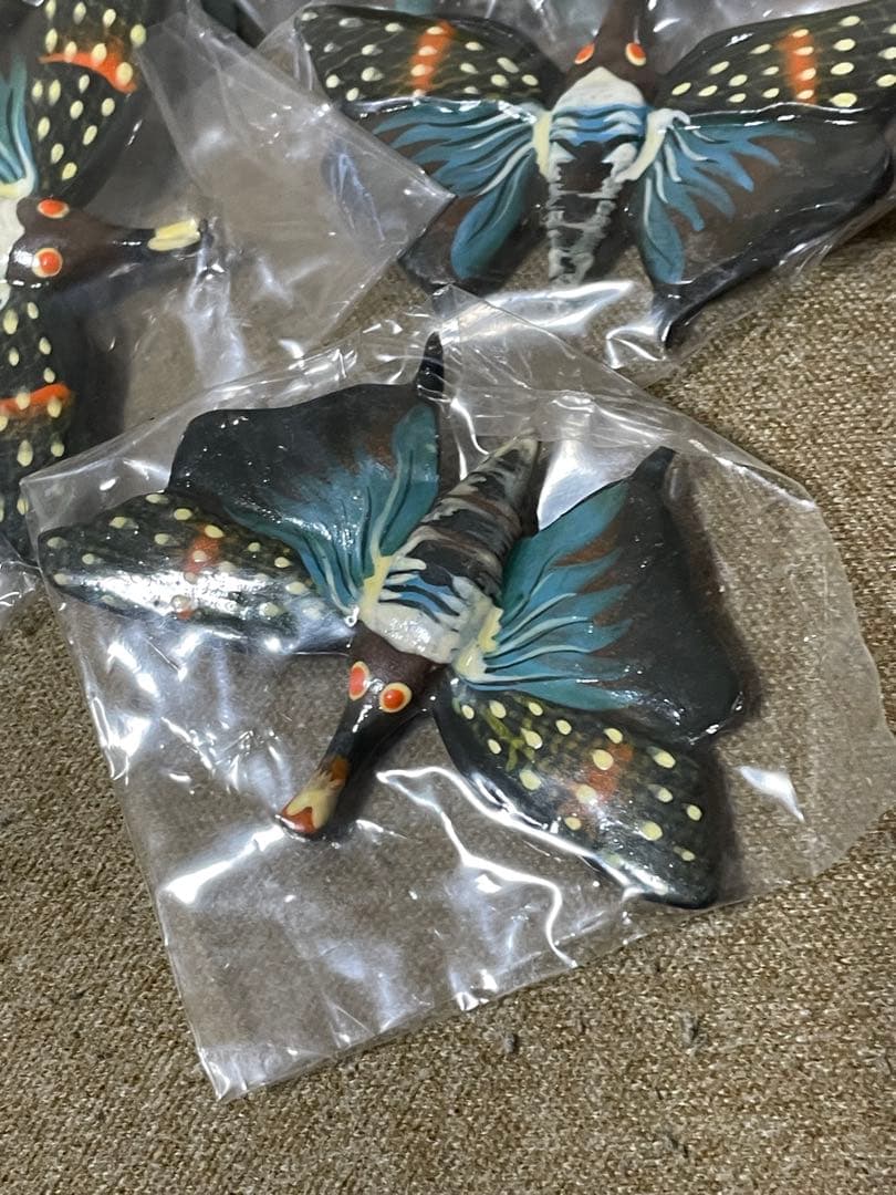 【大量まとめ売り】木彫りの蝶々　海外土産　かわいい　チョウチョ