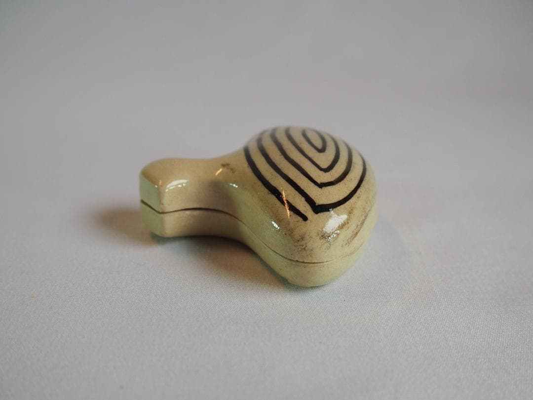 裏千家13世円能斎宗室御好み在印・14世淡々斎宗室御書付『独楽形香合』