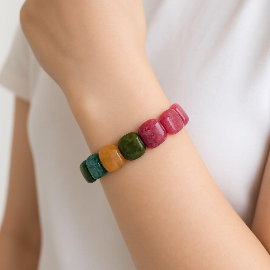 【はくとん( 'ω')ŧ‹\"ŧ‹\"】天然翡翠マルチカラーゴムブレスレット