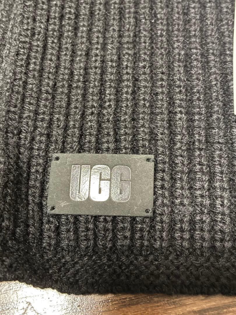 ⭐︎サンドイッチ⭐︎UGG ブラック ニットマフラー 牛革ロゴ 未使用新品
