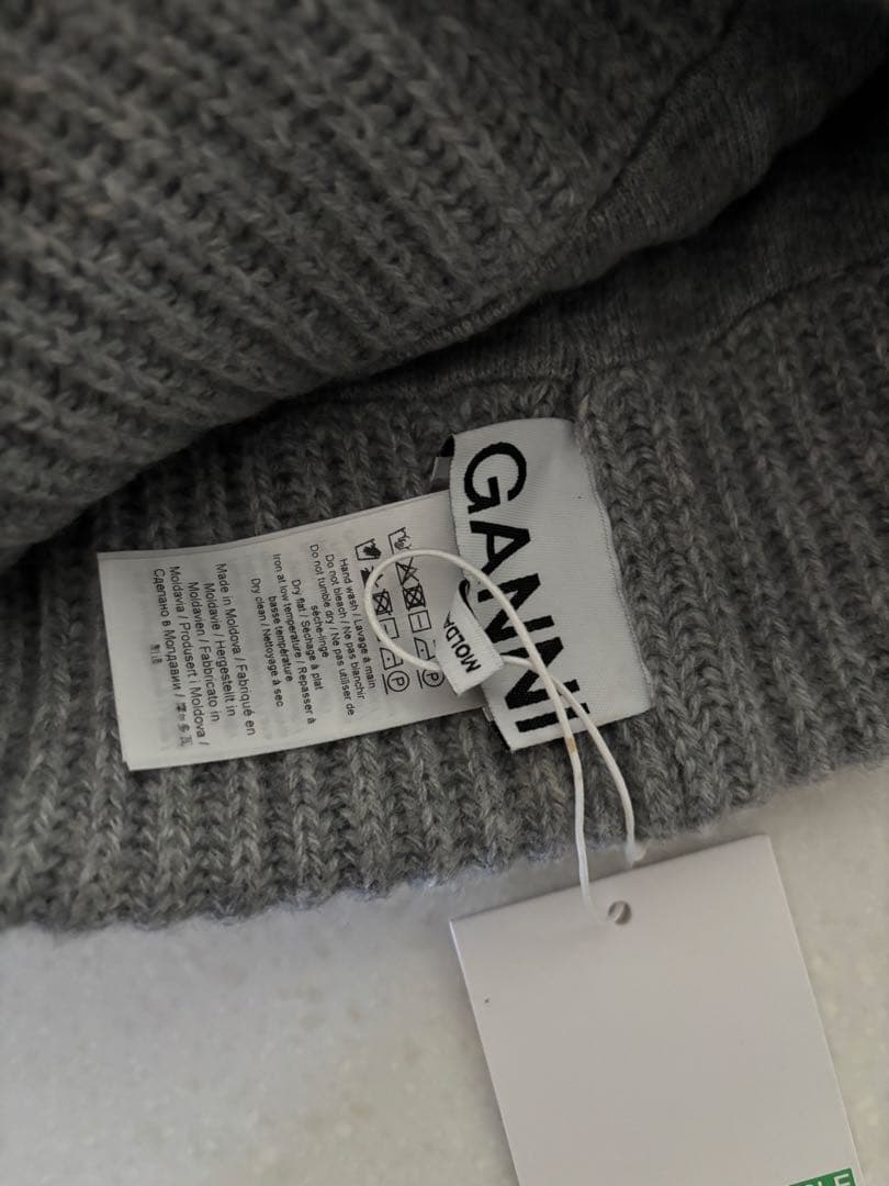 GANNI グレー ニット帽 (ほぼ新品)