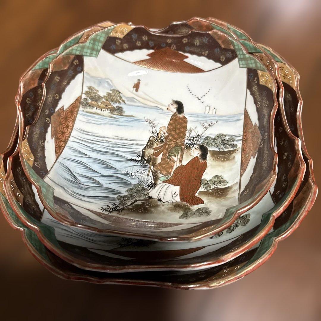 期間限定最終処分特価　逸品　九谷製変形型三つ鉢素敵な絵柄傷無し素晴らしい美術品