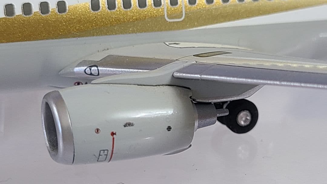 B737-700 ANA ゴールドジェット JA01AN