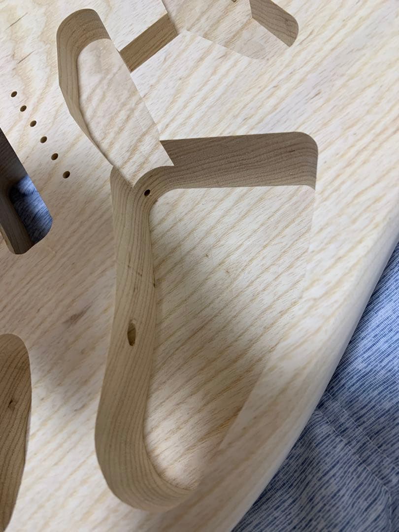 1ピース 軽量 スワンプアッシュ ストラトボディー