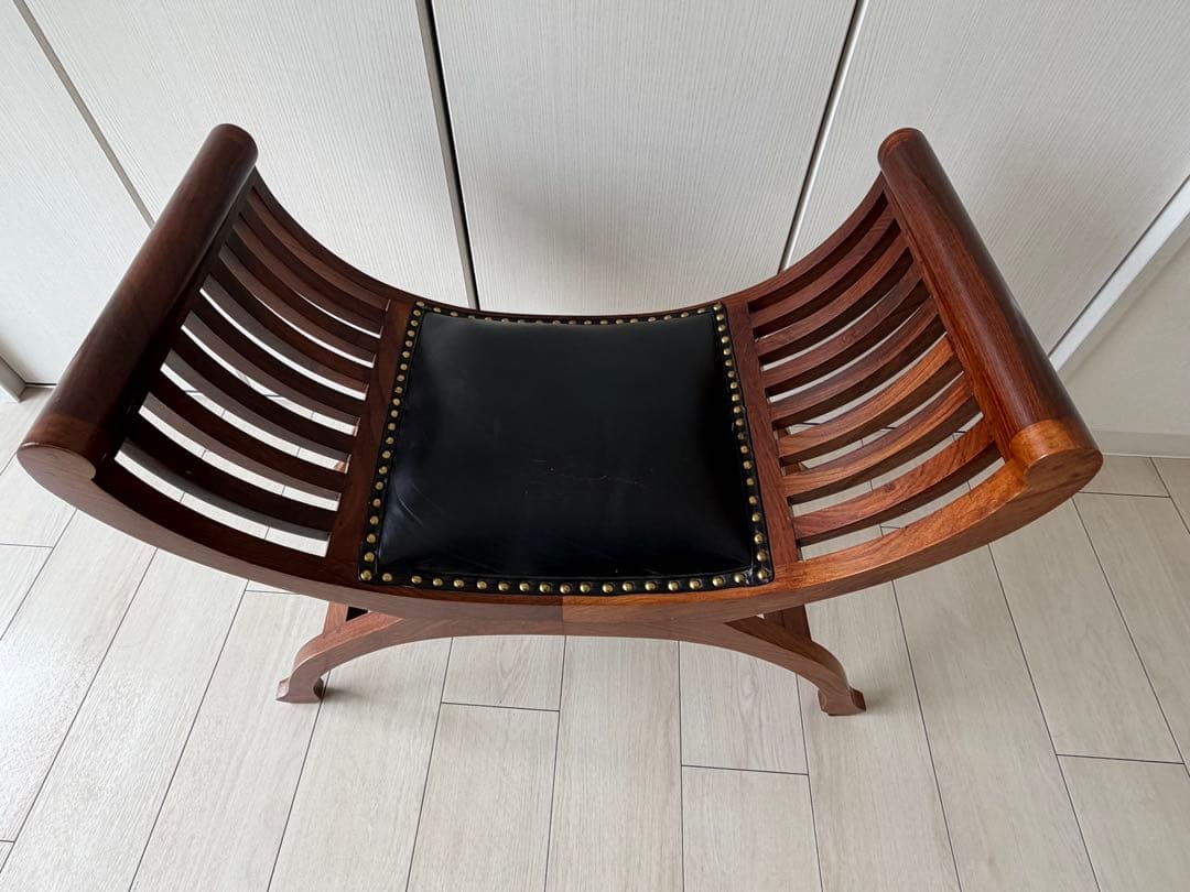 カルティニチェア 鋲打ち スツール レザー 革張 椅子　アジアン　猫足　猫脚