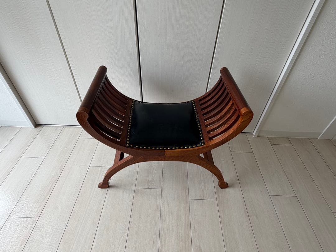 カルティニチェア 鋲打ち スツール レザー 革張 椅子　アジアン　猫足　猫脚