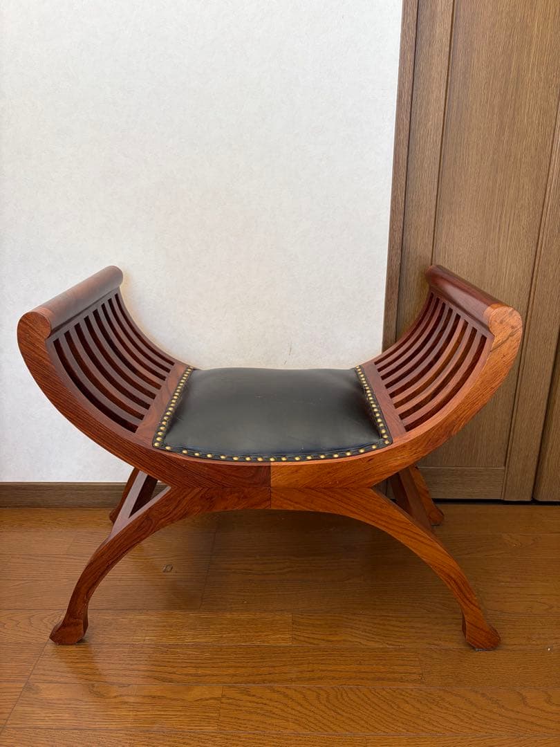 カルティニチェア 鋲打ち スツール レザー 革張 椅子　アジアン　猫足　猫脚