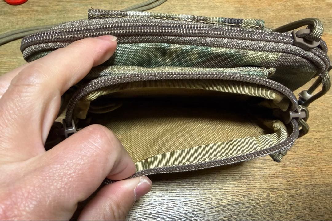 レア物！VOLK MULUTI SEPARATE WALLET POUCH