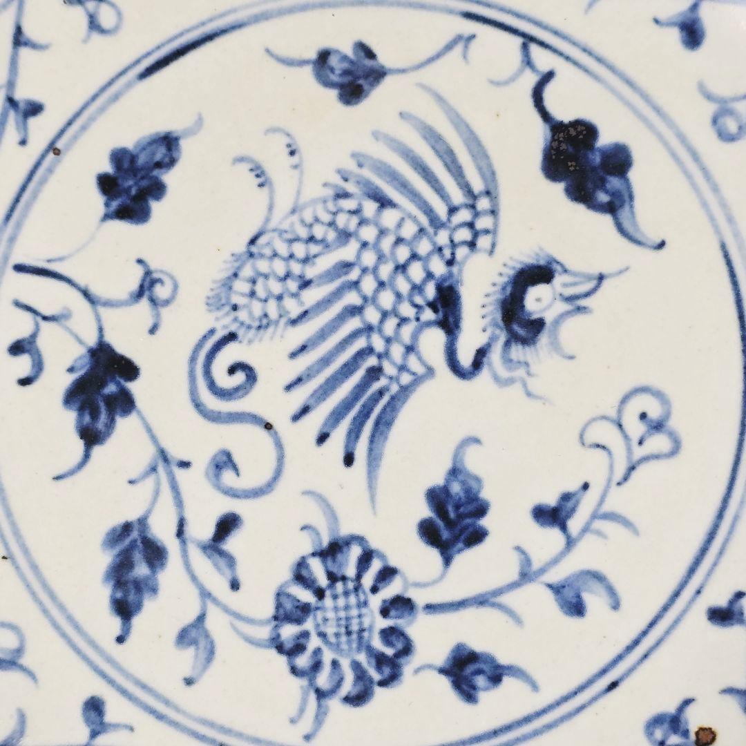 舶来古磁 青花染付 蘇麻離青釉 手絵 鳳紋花卉図 底海水紋 観賞皿 在銘