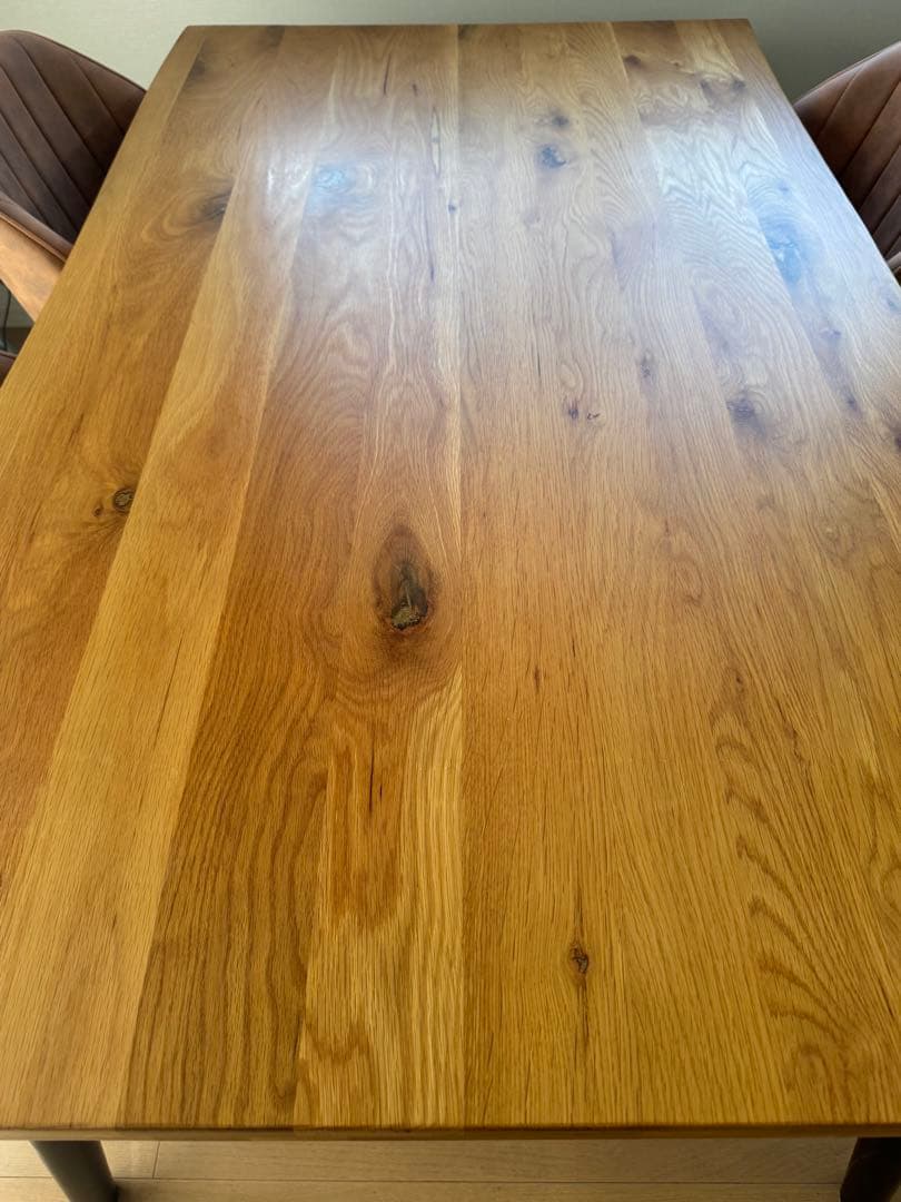 オーク材の長方形ダイニングテーブル