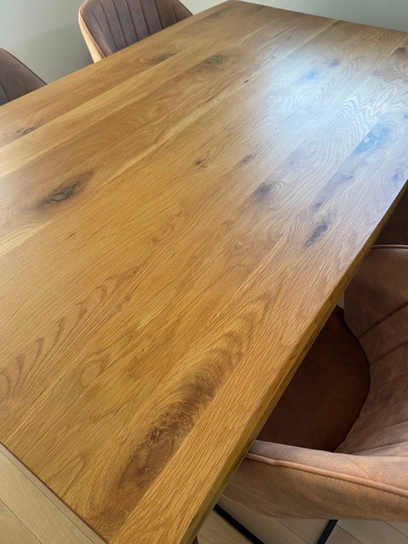 オーク材の長方形ダイニングテーブル