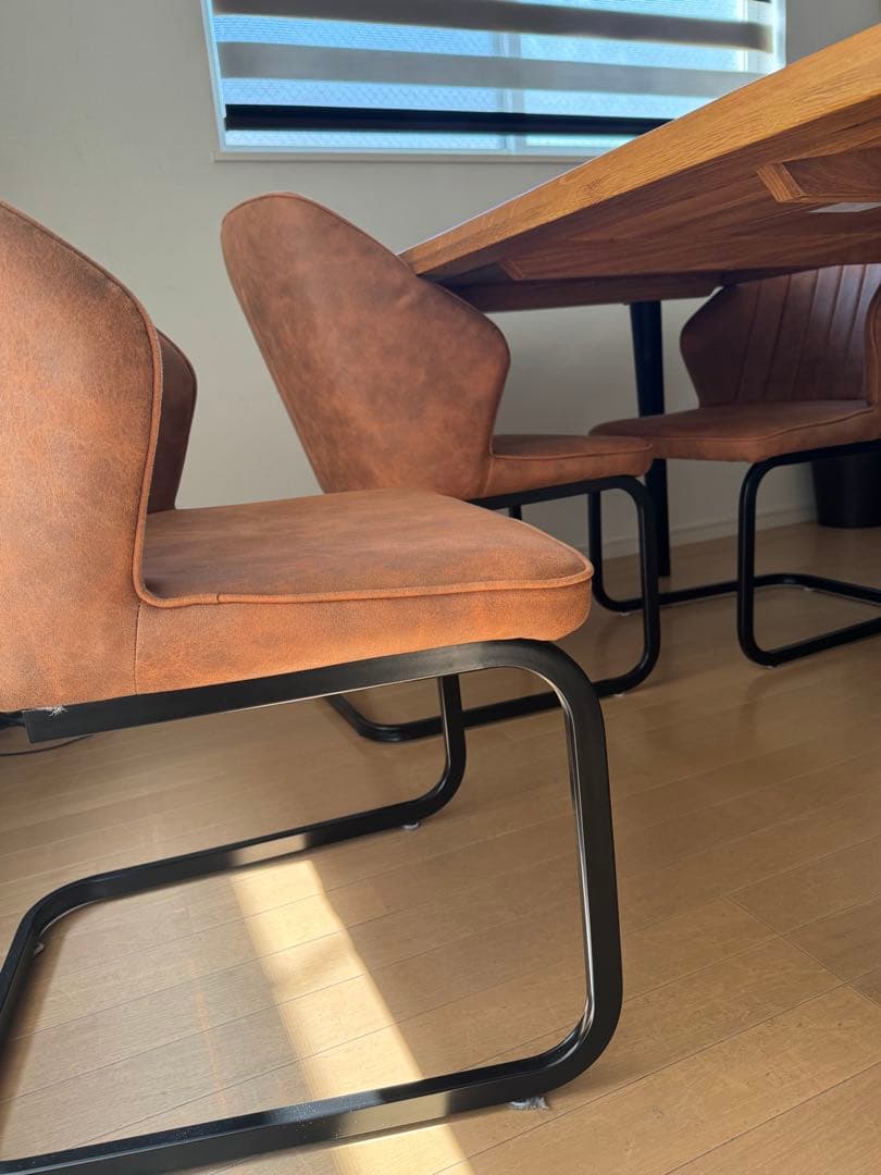 オーク材の長方形ダイニングテーブル