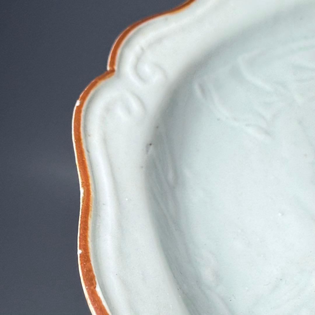 江戸後期　古伊万里　染付異人図陽刻輪花形七寸皿　銘　変形字　古美術　蒐集家