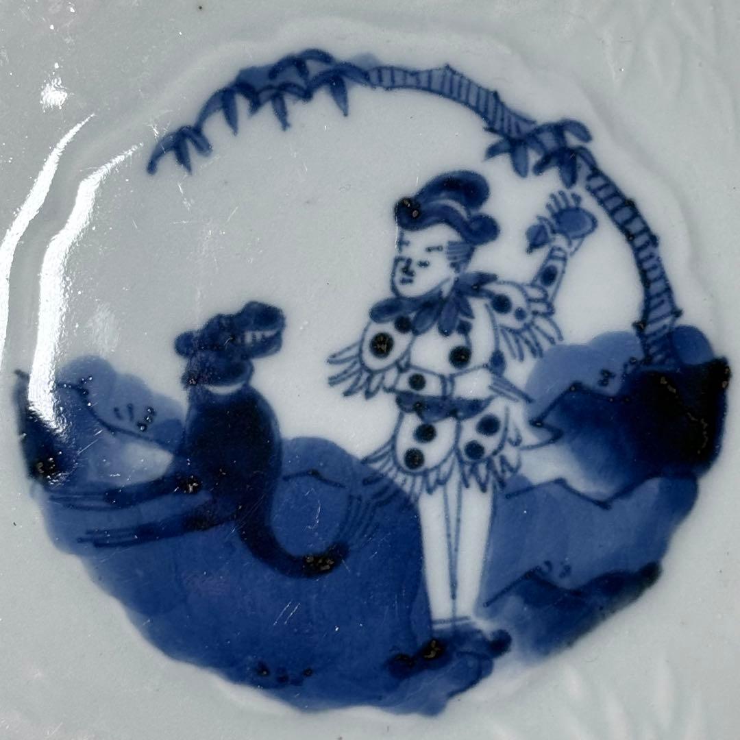 江戸後期　古伊万里　染付異人図陽刻輪花形七寸皿　銘　変形字　古美術　蒐集家