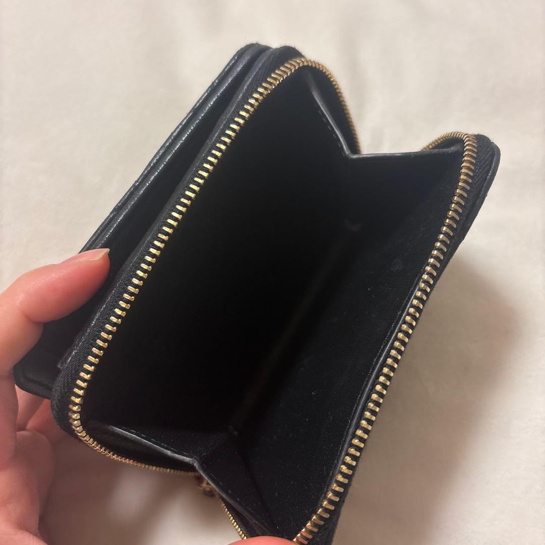 VERSACE 黒 キルティング 二つ折り財布　箱付き