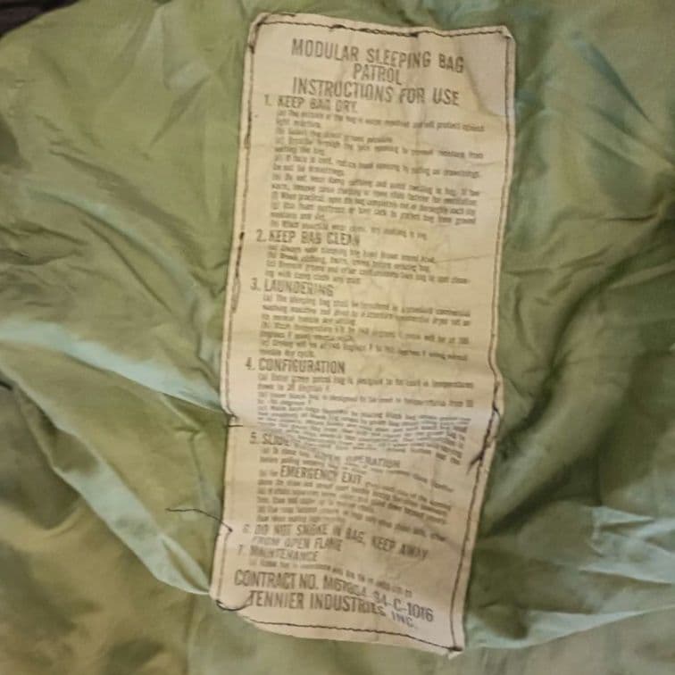 米軍　USMC 放出品　モジュラースリーピングバッグ　寝袋