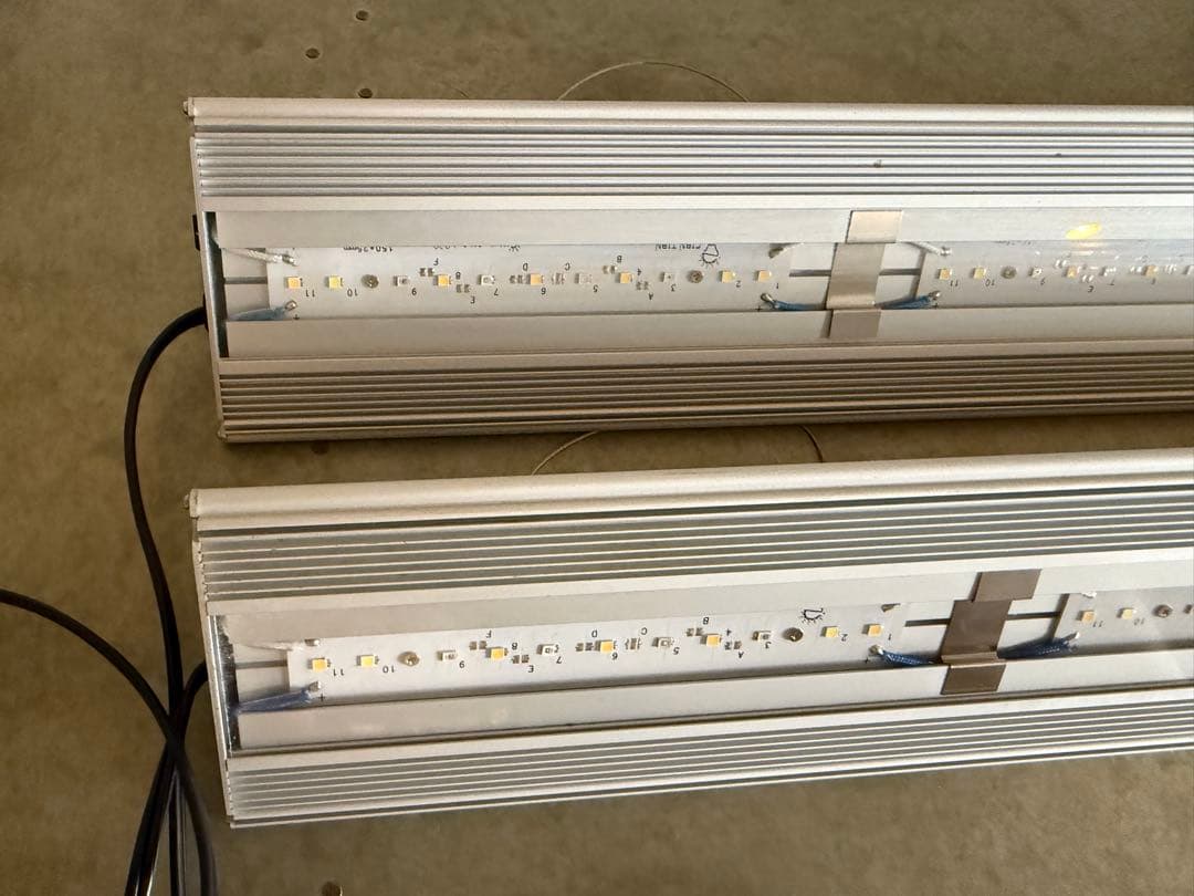 アクロ ＴＲＩＡＮＧＬＥ ＬＥＤ ＧＲＯＷ ６００ ３０００ｌｍ