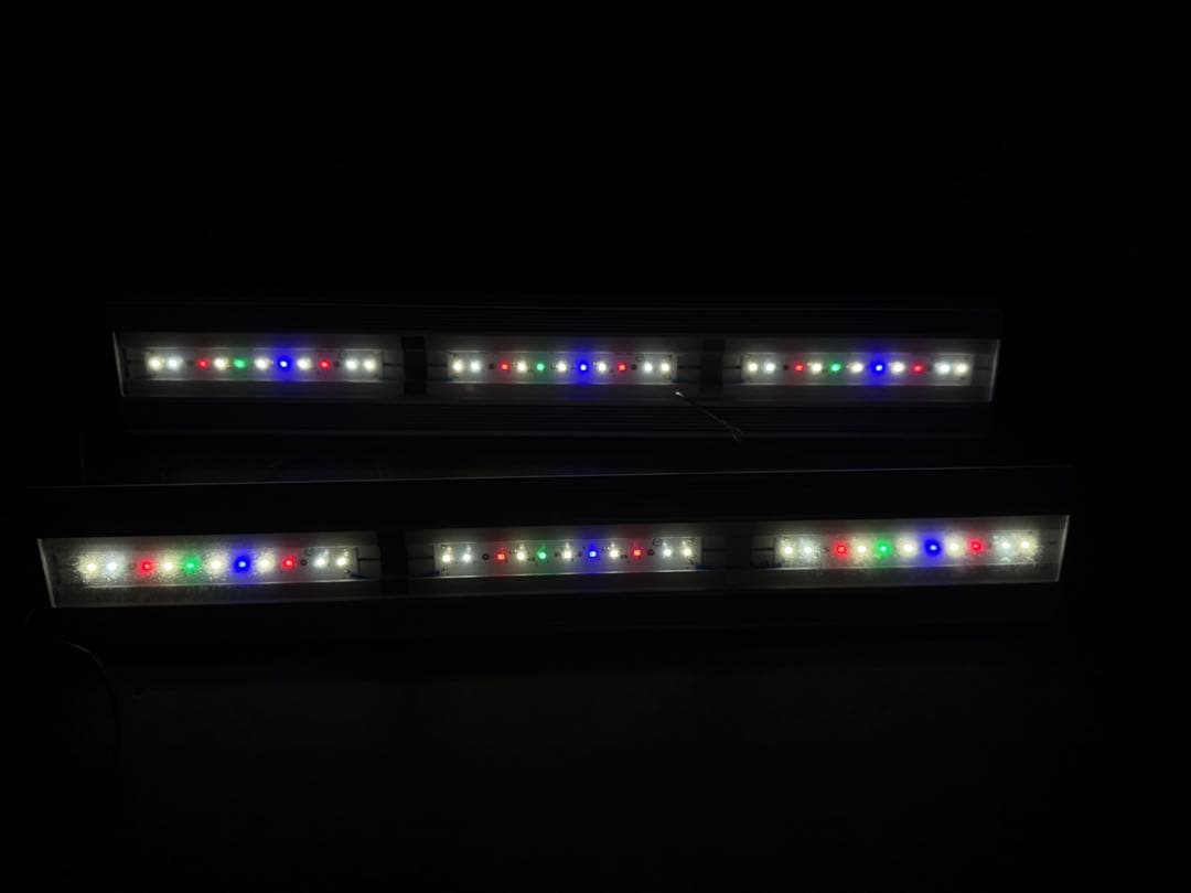 アクロ ＴＲＩＡＮＧＬＥ ＬＥＤ ＧＲＯＷ ６００ ３０００ｌｍ