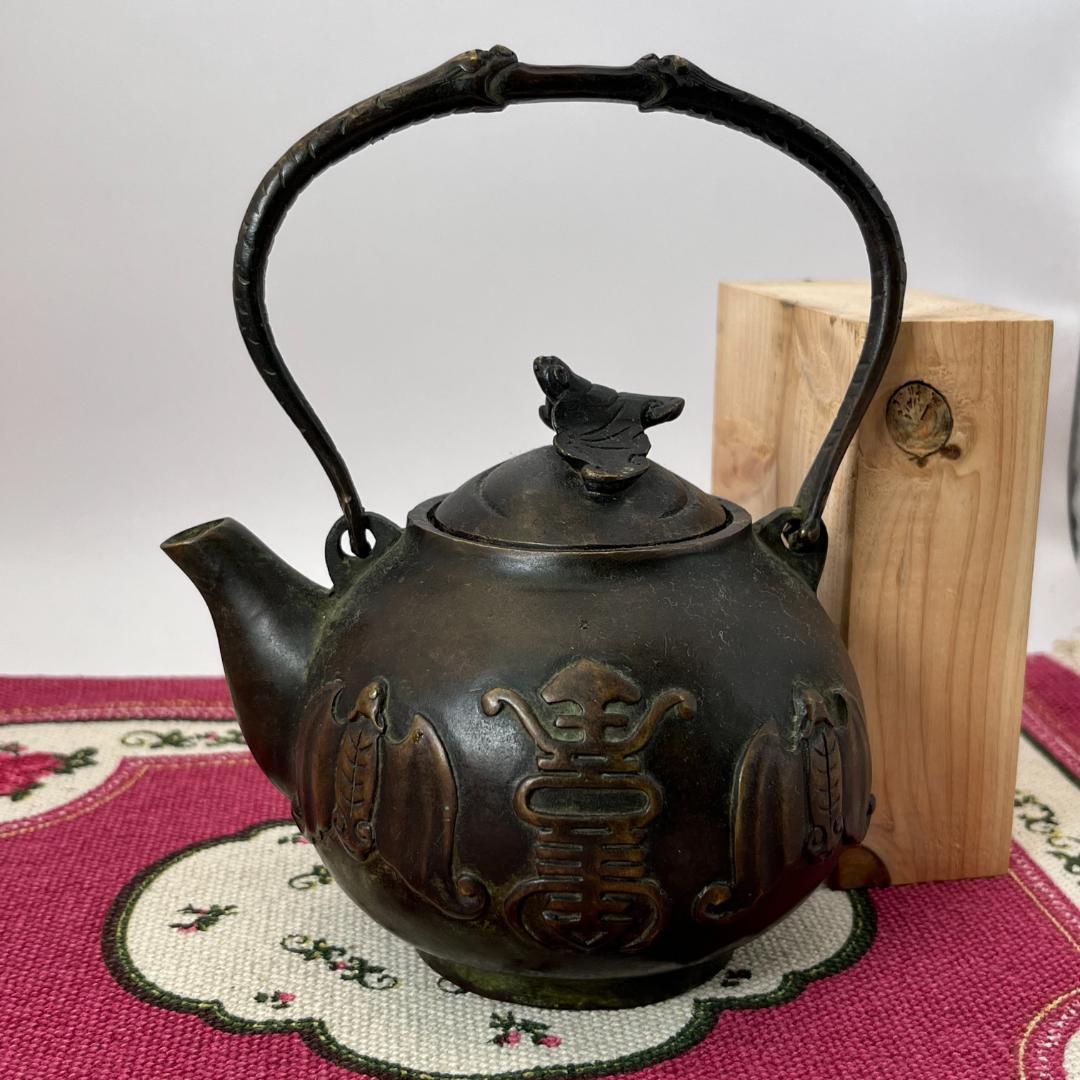 【週末セール】上海骨董街　茶瓶　銅製　大明宣徳年製刻印あり　上海骨董街