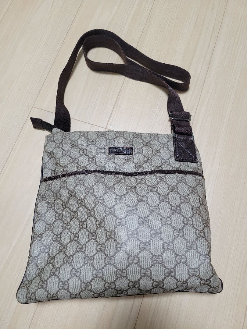 GUCCI グッチ ショルダーバッグ サコッシュ 斜め掛け GGスプリーム 茶系