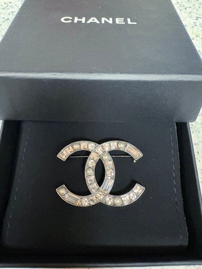 CHANEL CCロゴブローチ