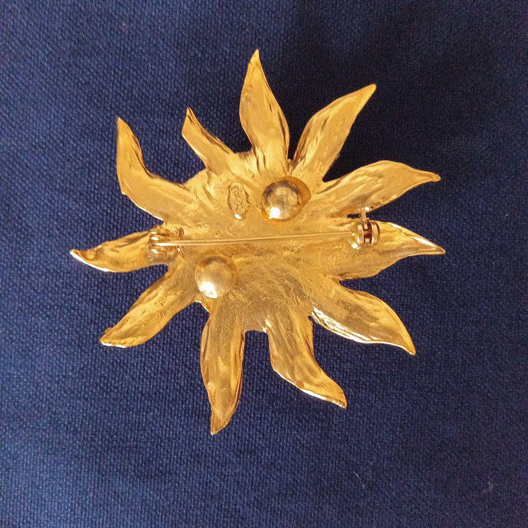 イヴ サンローラン　ブローチ　新品