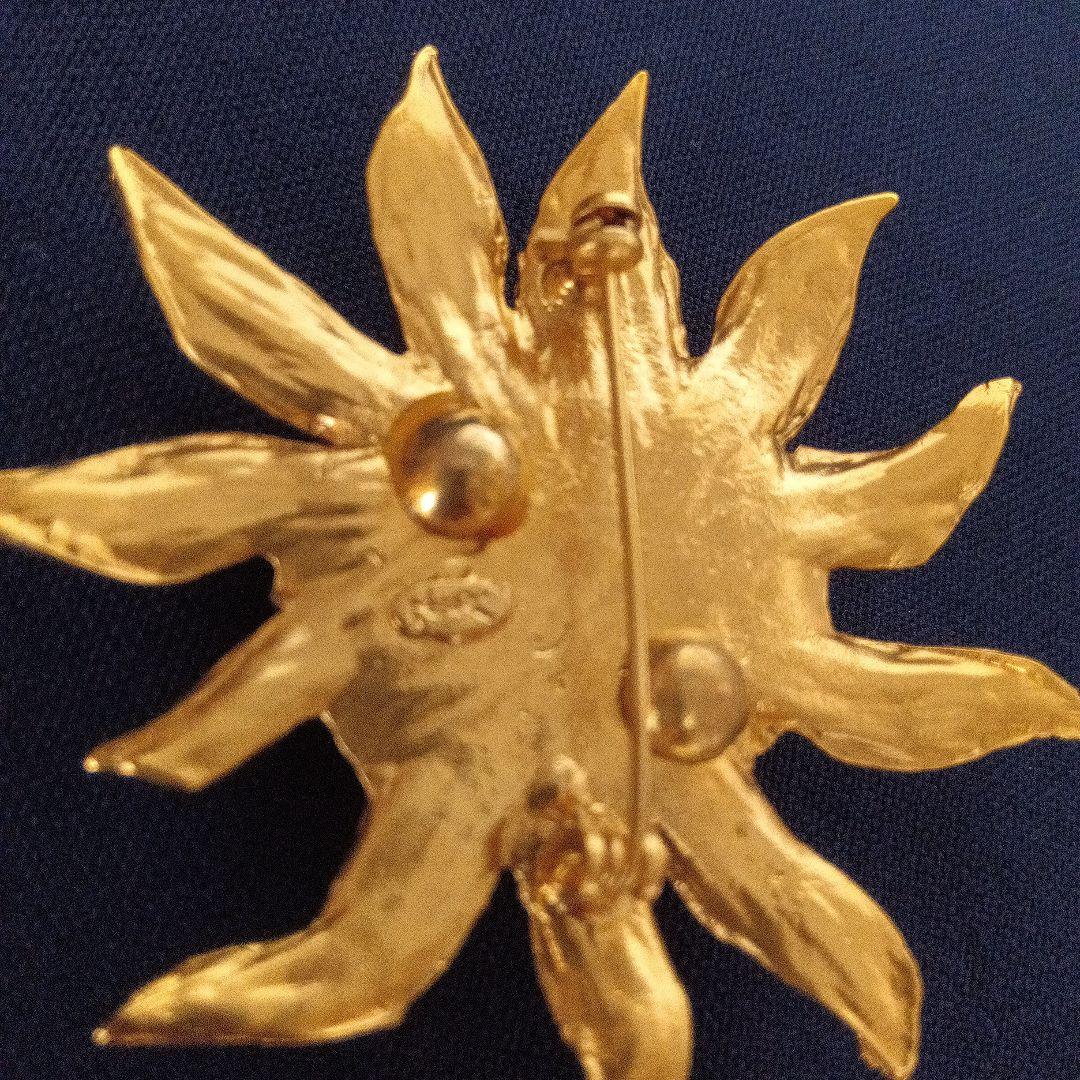 イヴ サンローラン　ブローチ　新品